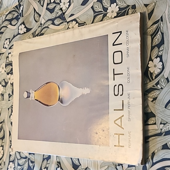 Vintage Vogue Magazine April 1976 - Picture 3 of 3